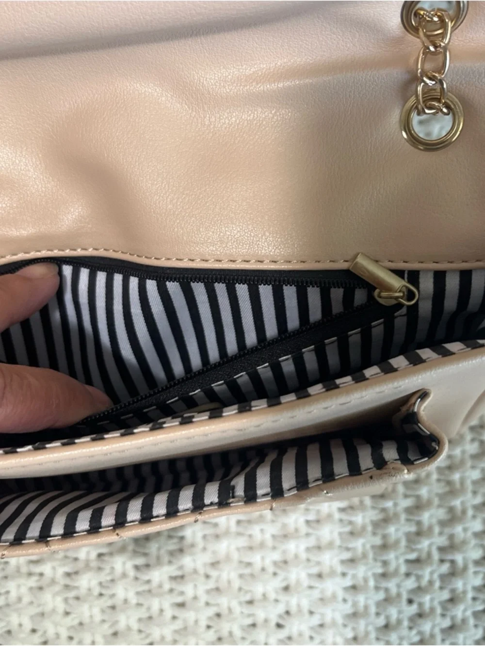 Alexis Bendel Beige Quilted w/ Chain Shoulder Bag Crossbody Purse Vegan Leather